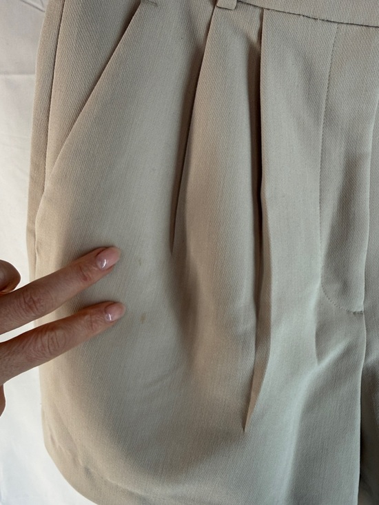 Abercrombie Curve Love A&F Sloane High Rise Tailored Shorts 4.5in - 2  26  Taupe - Picture 16 of 16